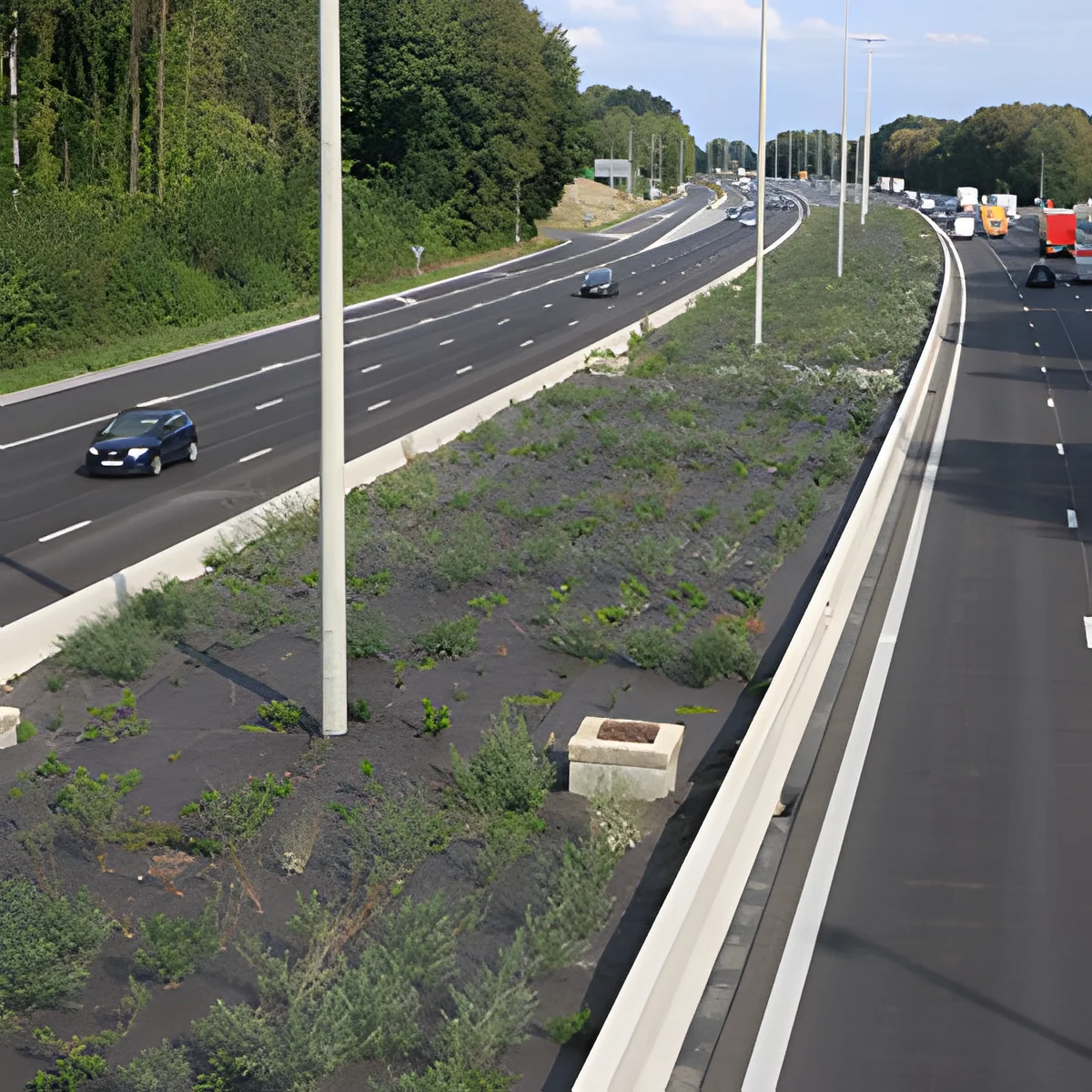 Le BioWeedtex recouvre la berme centrale de l’autoroute E42