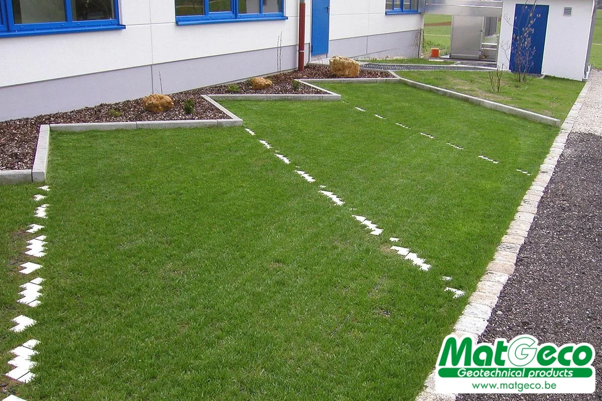 La dalle gazon GeoDal 50 est idéale pour parkings, sentiers, aire de campings, ...
