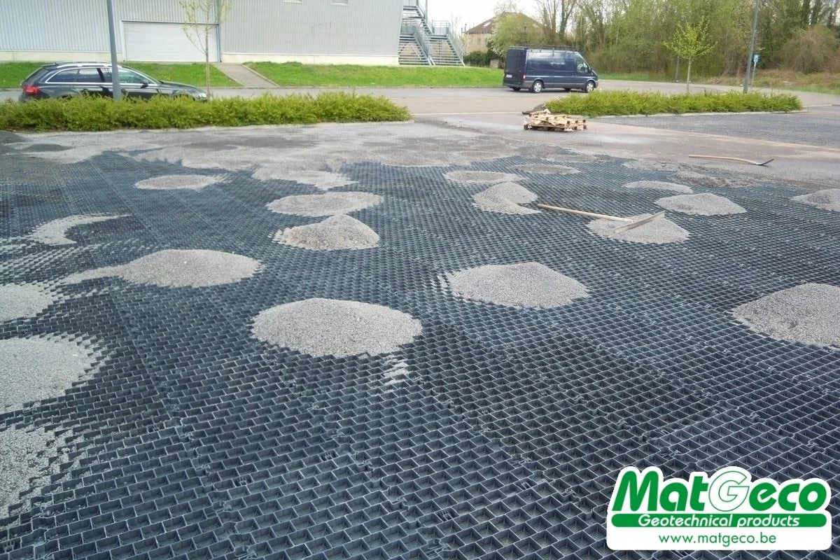 Exemple de remplissage de gravier pour la GravelGrid la grande dalle gravier en plastique solide
