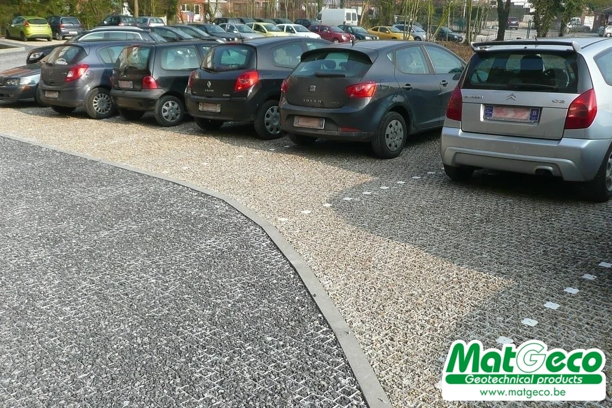 GravelGrid la grande dalle gravier en plastique PE-HD avec fond semi-fermé