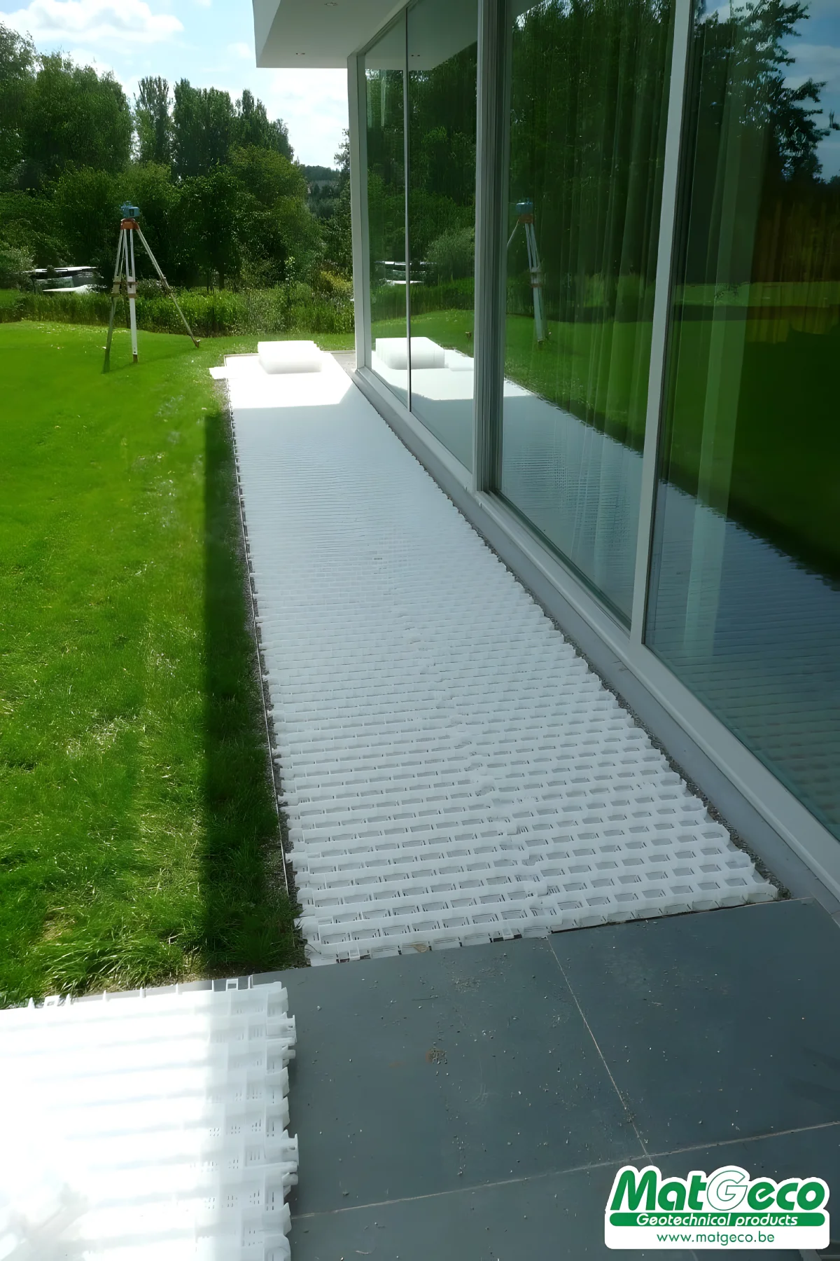 GravelGrid les dalles stabilisatrice de gravier blanches, solides et résistantes - MatGeco