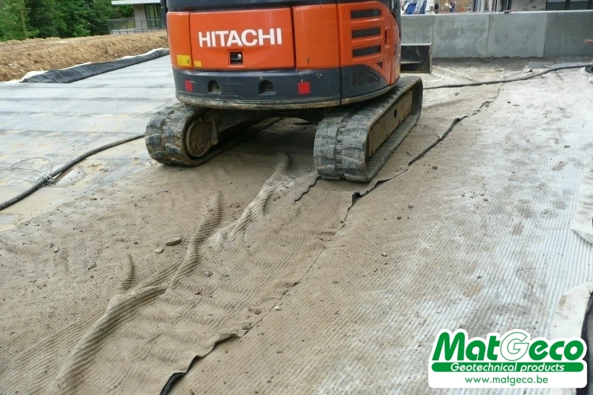 MatGeco - RoofDrain ST12 matelas drainant multi-fonction : protection mécanique et rétention d'eau pour toitures vertes