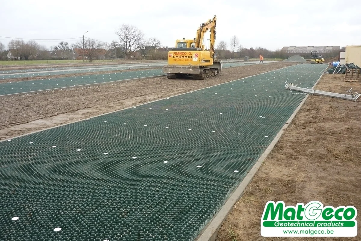 Exemple de chentier en RitterDal pour gazon : parkings d'entreprises