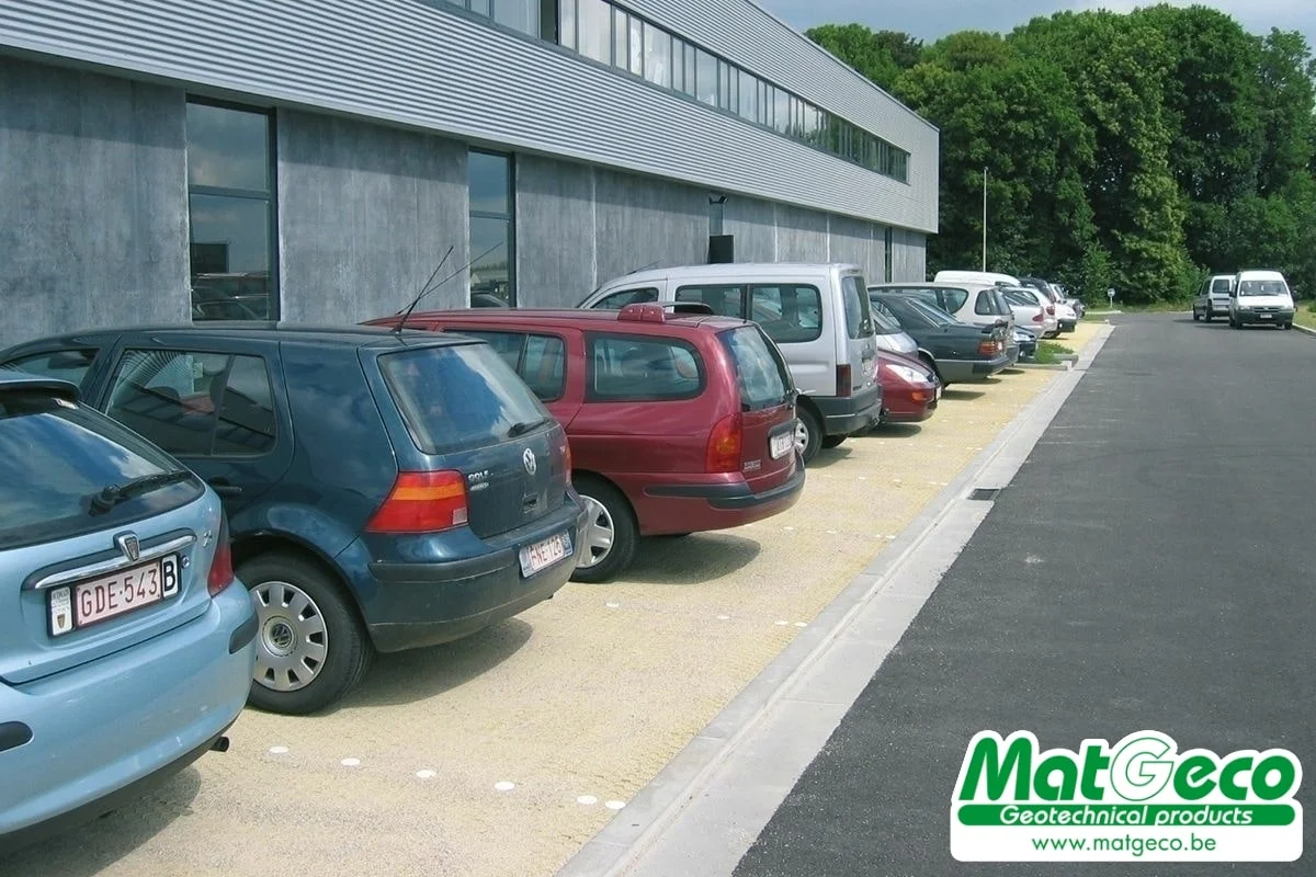 Exemple de chantier en RitterDal gravier neutre : parking d'entreprise - MatGeco