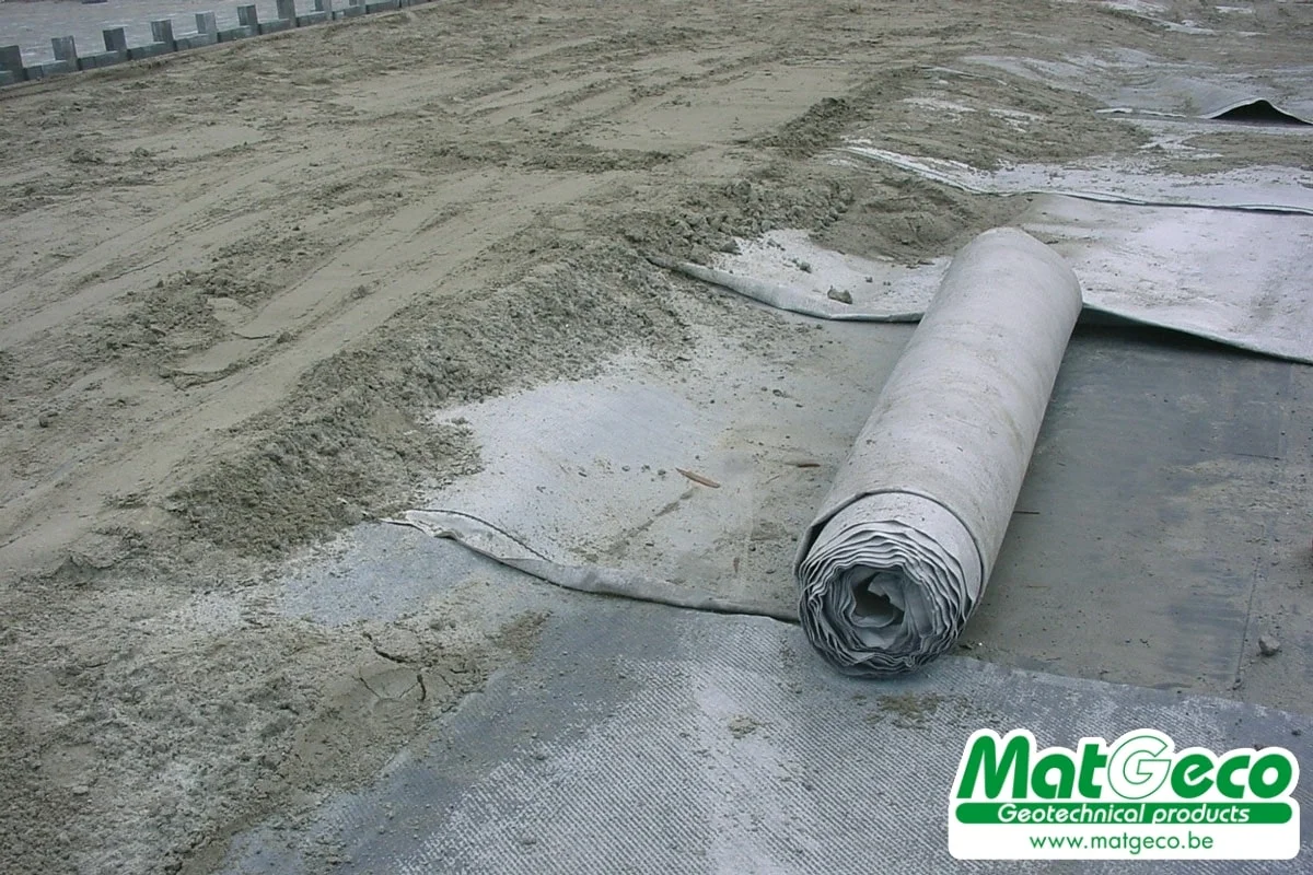 Exemple de chantier en TechnoDrain, drainage mince et souple en rouleau avec une double structure