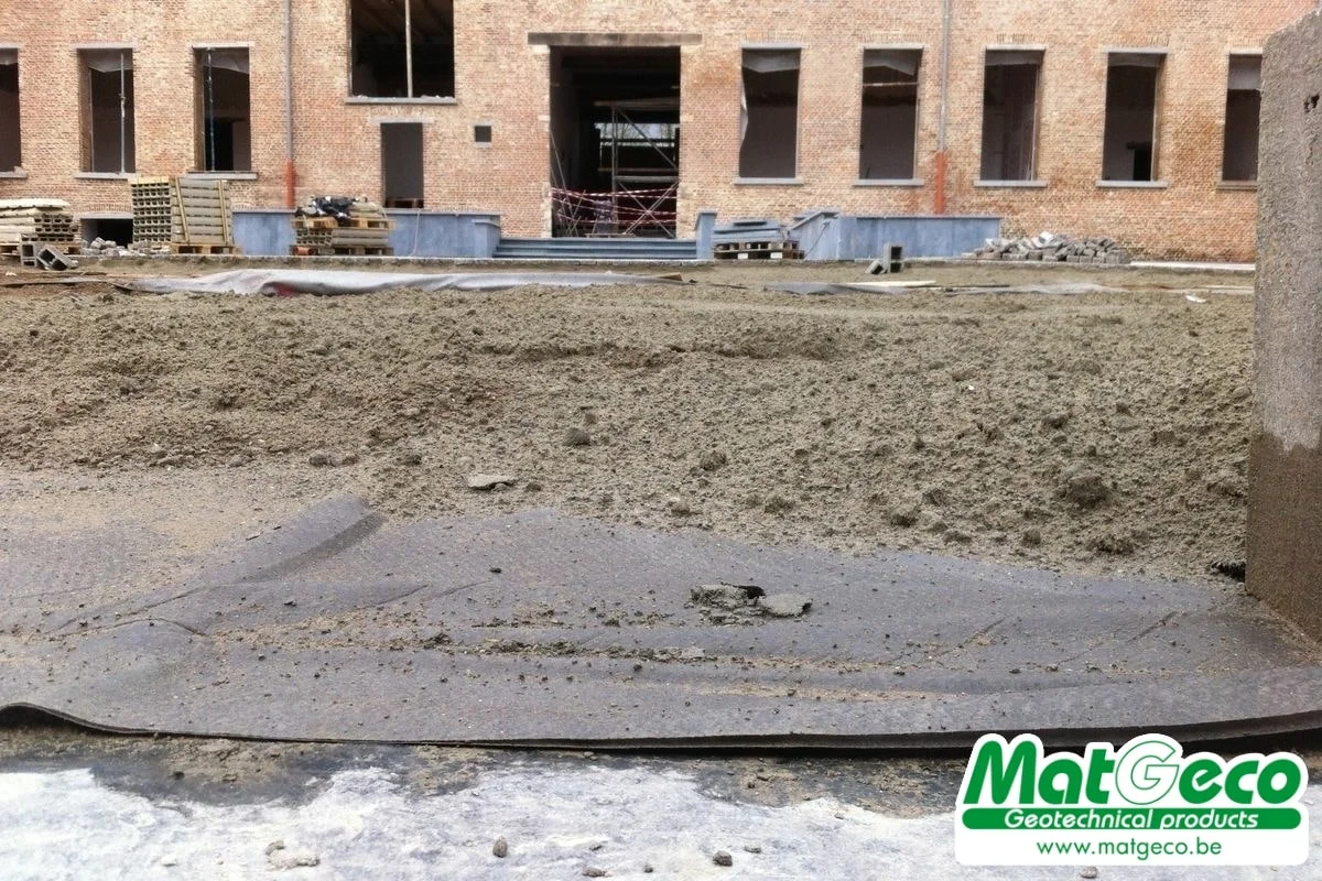 De TechnoDrain 6.2 is een dun en soepel drainage geocomposiet met dubbele structuur