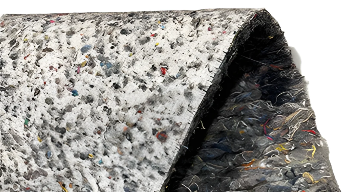 Het waterretentievlies MultiTex 900 is vervaardigd uit gerecycleerde textielvezels en aan één zijde verstevigd met een geweven PP-folie