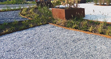 Bordures en Acier Corten ou revêtement noir pour jardins
