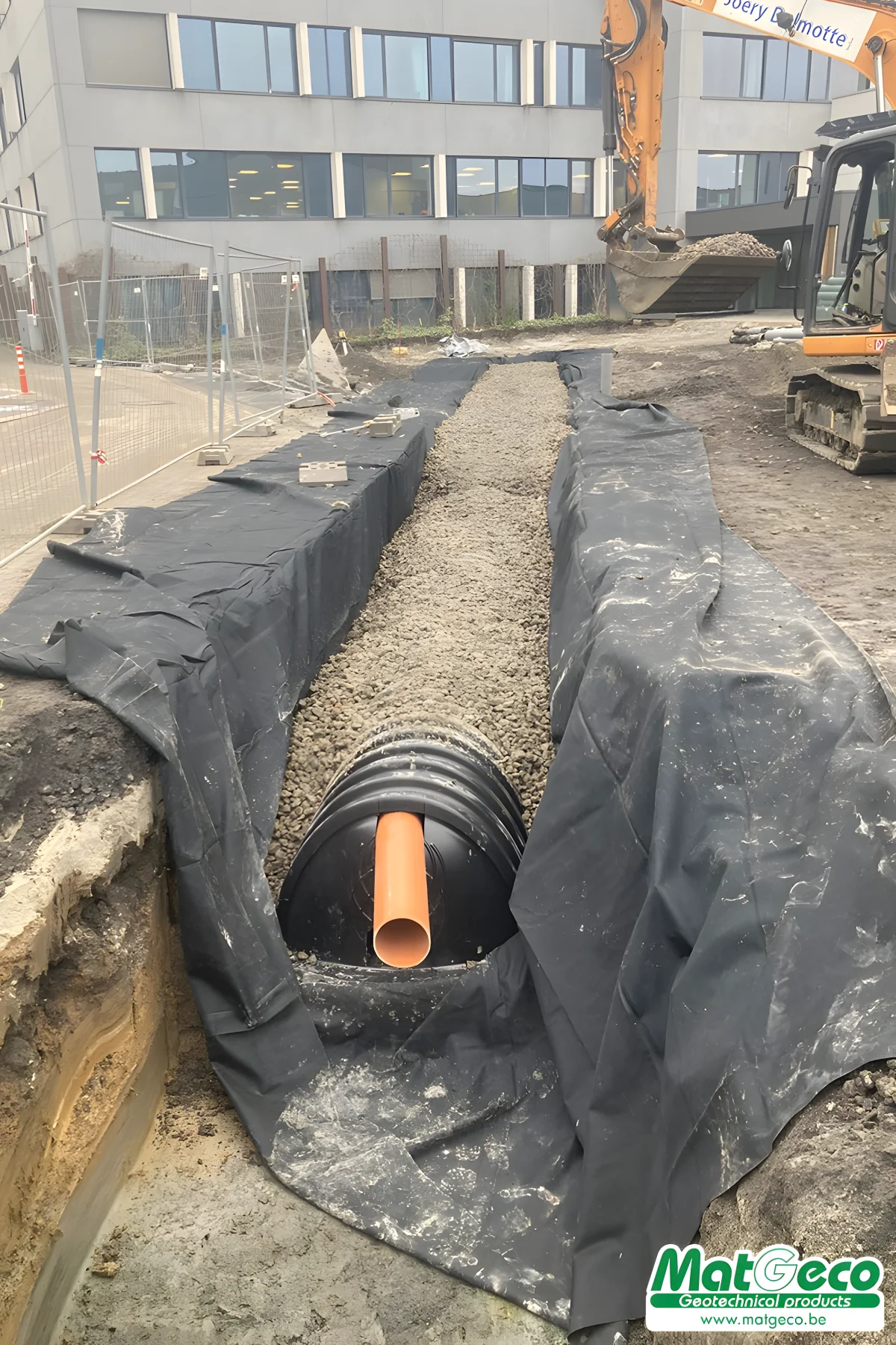 Les plaques de fermeture du tunnel drainant Pluvio possèdent des sorties préformées pour les tuyaux d'évacuations