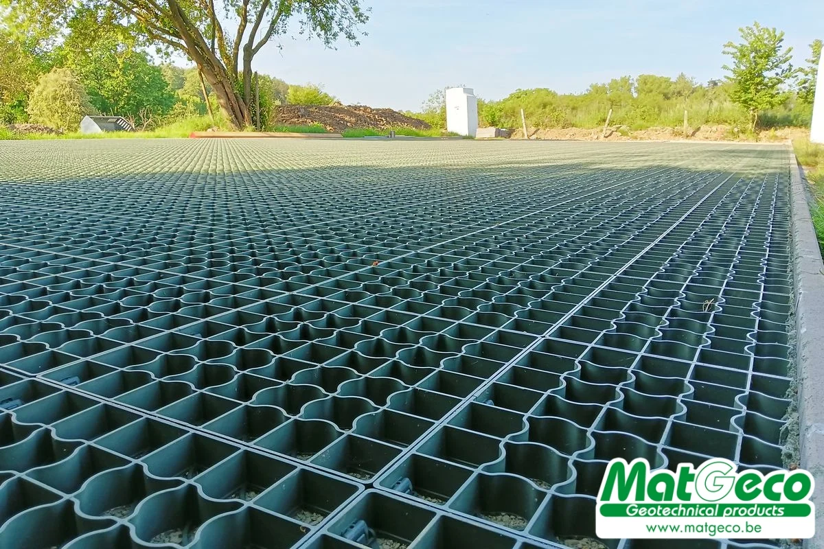 Groene stabilisatieplaat voor parkings in gras: GeoDal Green 39