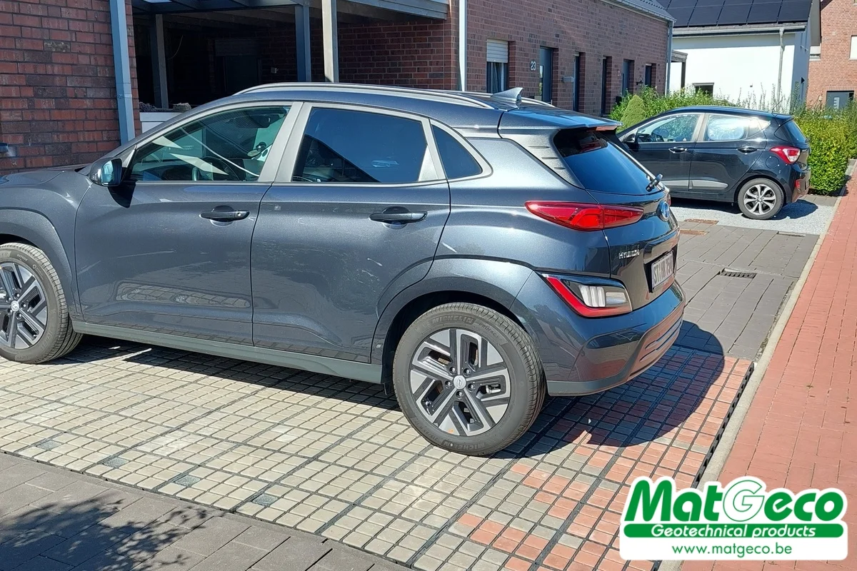 Parking en pavés drainant réalisé avec la dalle de stabilisation PaveGrid 60