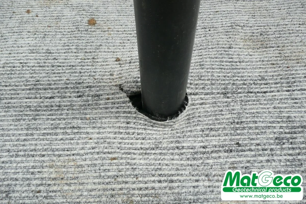 MatGeco - RoofDrain ST12 matelas drainant multi-fonction : protection mécanique et rétention d'eau pour toitures vertes